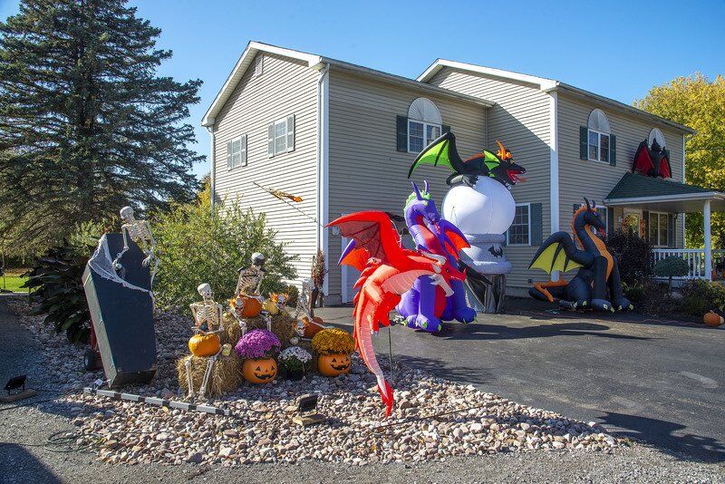 Lake Avenue Halloween display getting a lot of attention